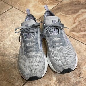 Brook’s women’s bedlam 3 running shoes: Grey/Purple size 8